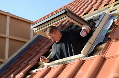 Pose de fenêtres de toit Velux à Seuilly